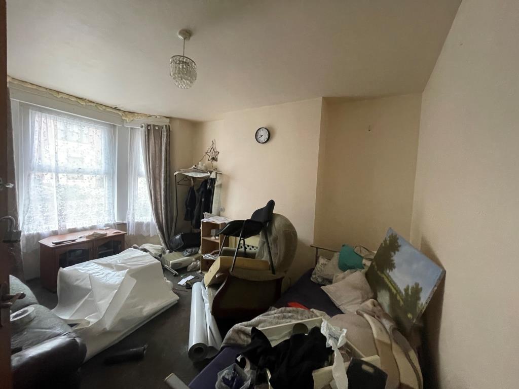 Lot: 31 - FOUR-BEDROOM HOUSE FOR REFURBISHMENT -
